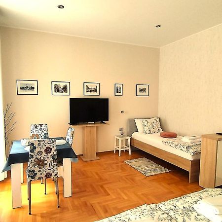Lavender - City Room With Free Parking Pula Zewnętrze zdjęcie