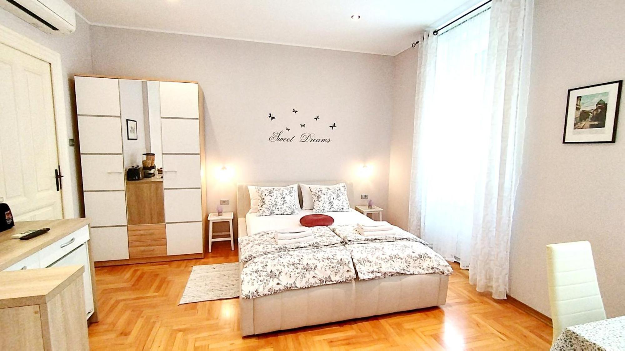 Lavender - City Room With Free Parking Pula Zewnętrze zdjęcie