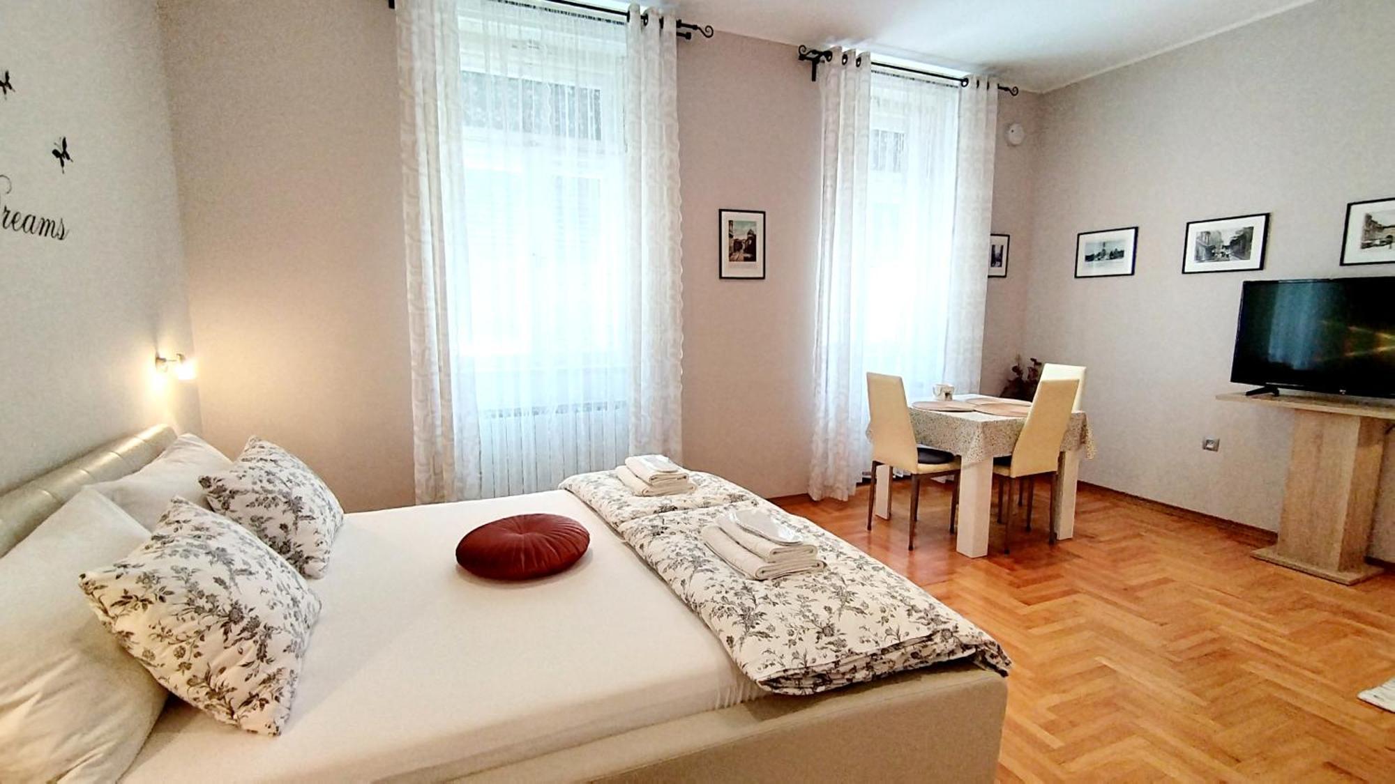 Lavender - City Room With Free Parking Pula Zewnętrze zdjęcie