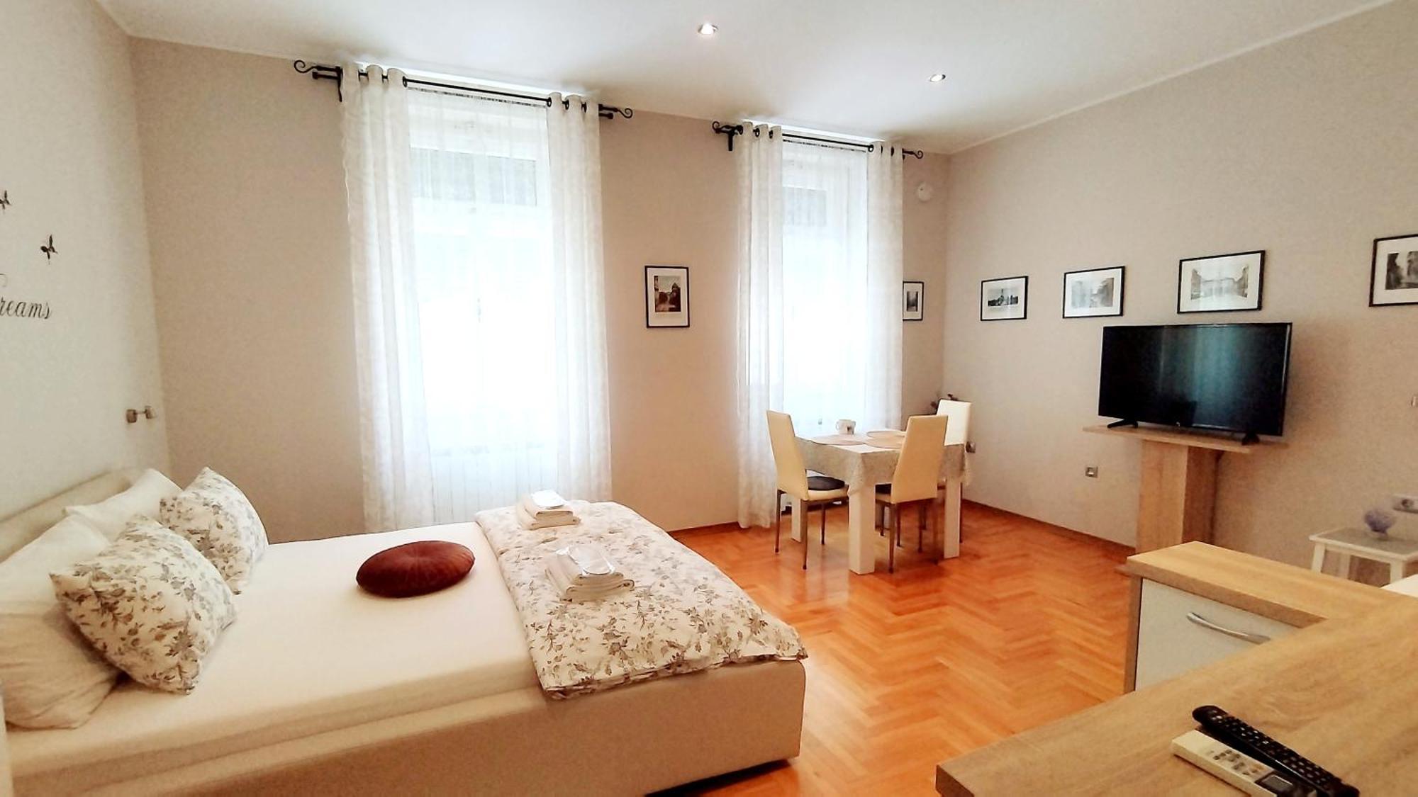 Lavender - City Room With Free Parking Pula Zewnętrze zdjęcie