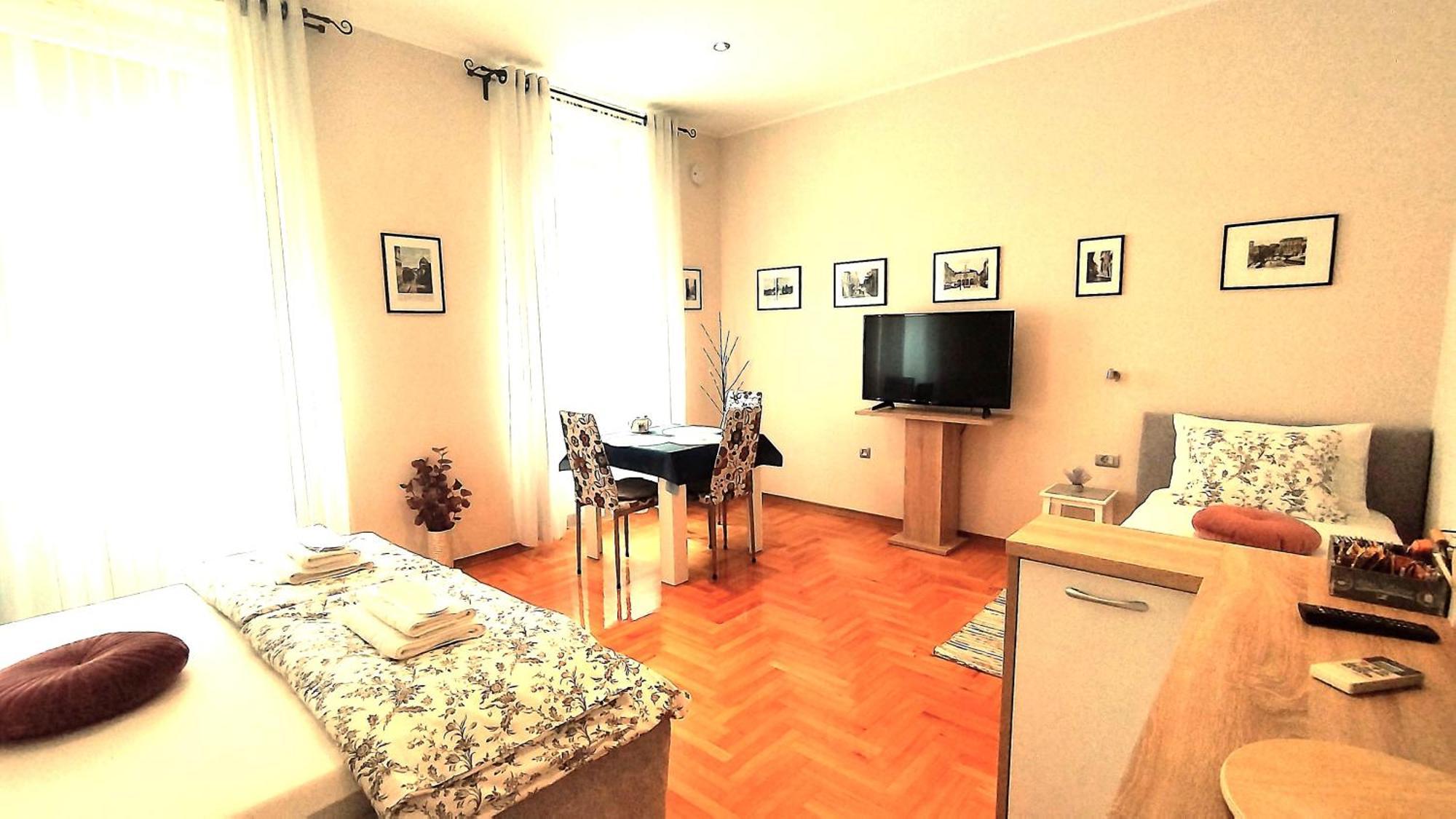 Lavender - City Room With Free Parking Pula Zewnętrze zdjęcie