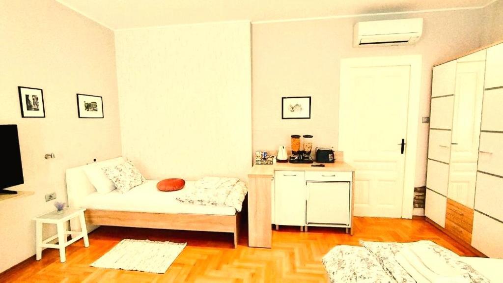 Lavender - City Room With Free Parking Pula Zewnętrze zdjęcie