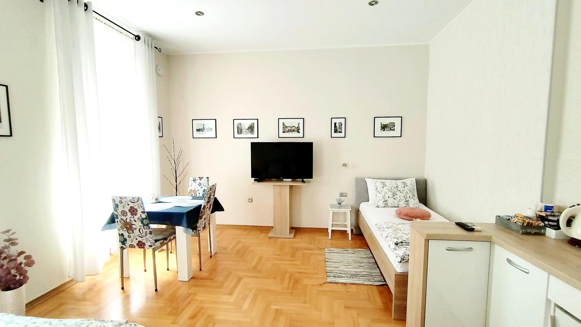 Lavender - City Room With Free Parking Pula Zewnętrze zdjęcie