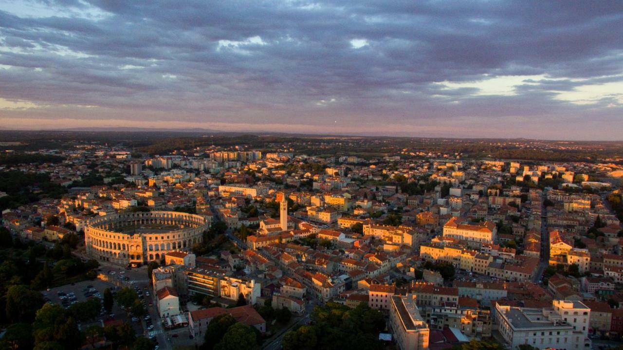 Lavender - City Room With Free Parking Pula Zewnętrze zdjęcie